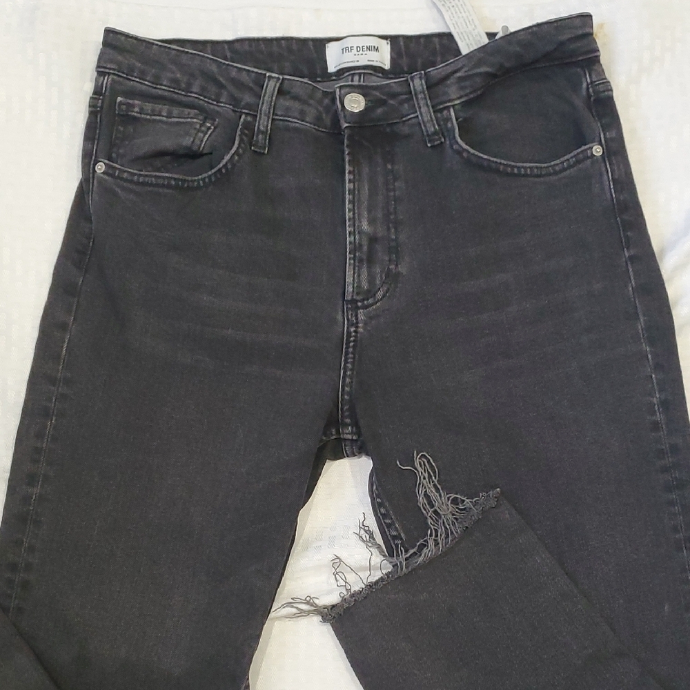 Zara Charcoal Distressed Crop Jeans - Picture 2 of 12